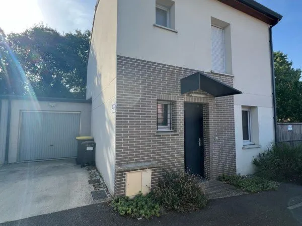 Maison T4 de 82 m² - 3 chambres, dressing, jardin, terrasse et garage - Au calme en impasse