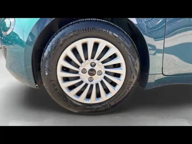 Fiat 500 e 95ch action — photo 10