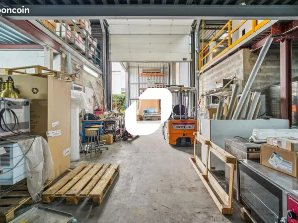 Local d'activité 2 104 m²