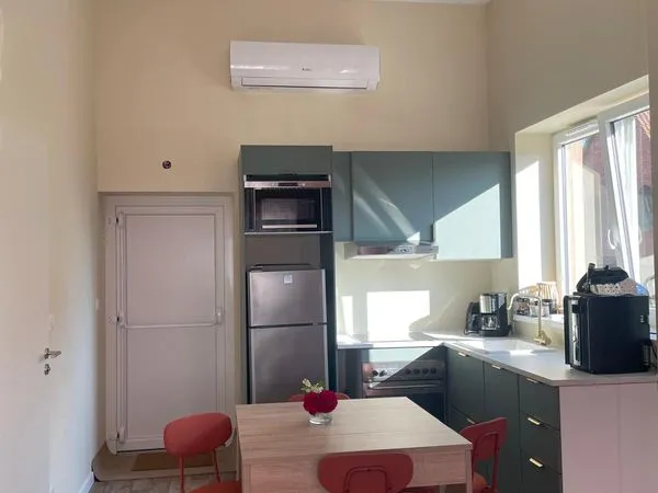 Loue logement atypique pour une personne seule ou en surface professionnelle ou commerciale