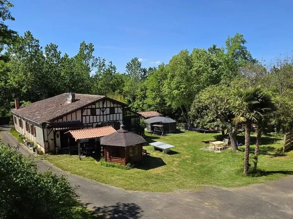 Maison 9 pièces 250 m²