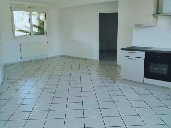 Noidans-Lès-Vesoul Loue F3 avec garage