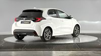Toyota Yaris 116h Design 5p MY22 — photo 5