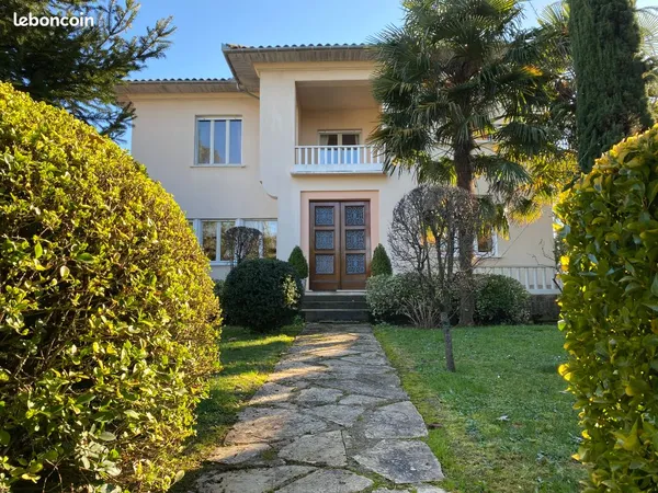 Villa 7 pièces 210 m²
