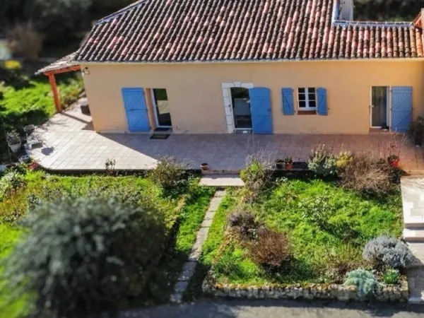 Maison de caractère avec deux logements et une piscine