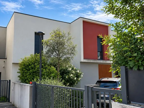Maison en Copropriété de type 3 et deux garages