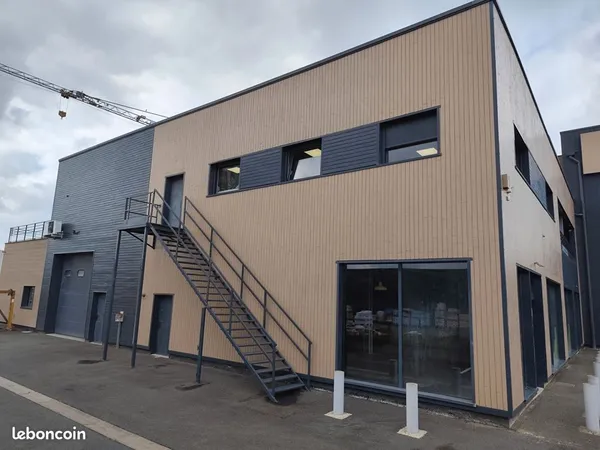Local commercial 400 m² LA VILLE AUX DAMES