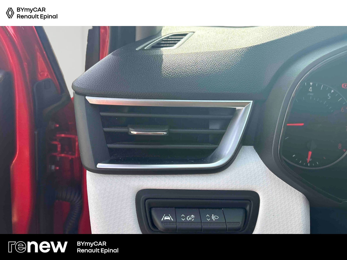 Renault Clio TCe 90 — photo 21