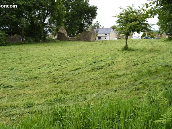 Vieille maison et maison neuve