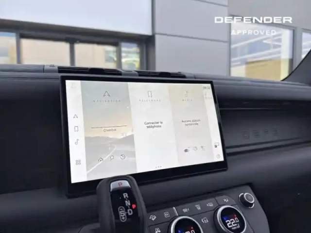 Land Rover Defender 110 2.0 p300e x-dynamic se — photo 9