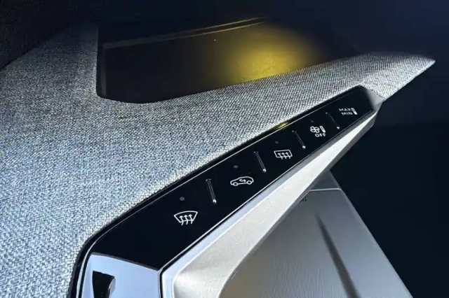 Peugeot 3008 plug-in hybrid 195 e-dcs7 — photo 48