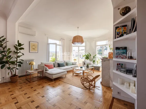 À vendre - Appartement de réception de 161 m² dans le Carré d'Or de Marseille Marseille 8ème (13008)