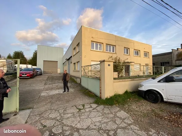 Local 1032 m² Bernes-sur-Oise