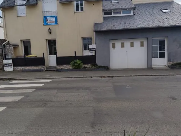 Maison avec studio à rénover, à 10 minutes à pied de la plage du valion