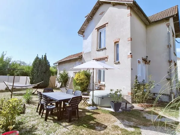 CHARME & ÉLÉGANCE BELLE MAISON ANNÉES 30 ENTIÈREMENT RÉNOV