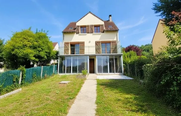Maison traditionnelle familiale 8 piéces