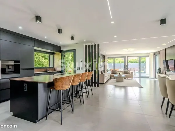 Villa 9 pièces 250 m²