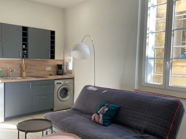 Grand studio bis récent au calme écusson