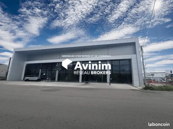 Local 967 m² Baie-Mahault