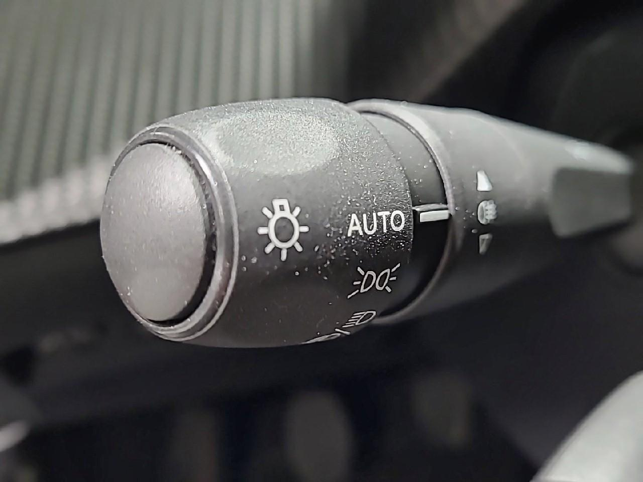 Peugeot 2008 puretech 100 s&s bvm6 active — photo 25