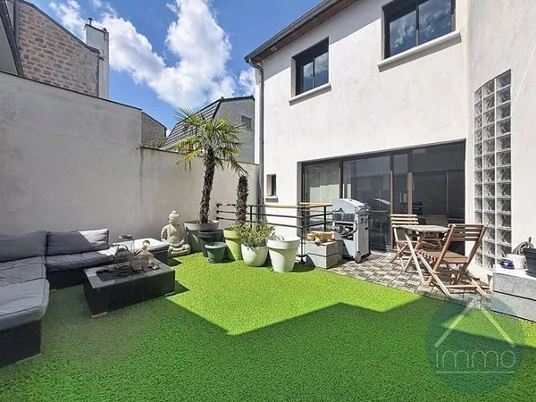 Maison 8 pièces 243 m²