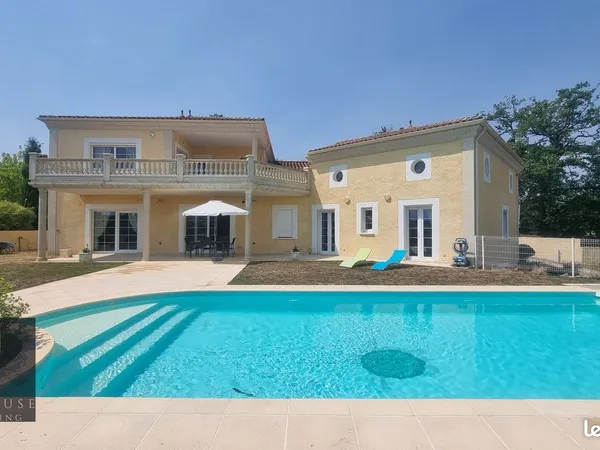 Villa 7 pièces 257 m²