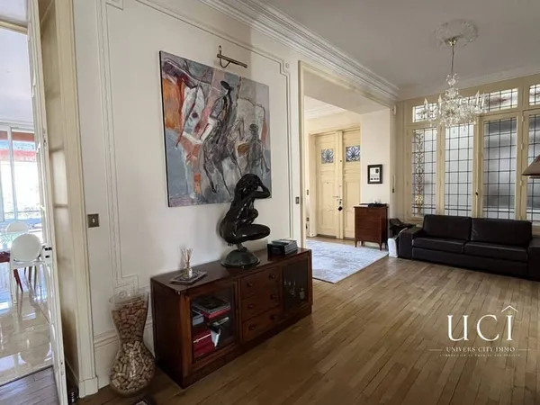 Appartement 7 pièces 307 m²