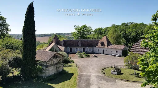 Propriété 23 pièces 675 m²