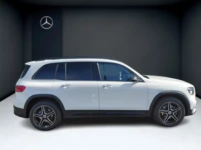 Mercedes Glb 200 d amg line — photo 6