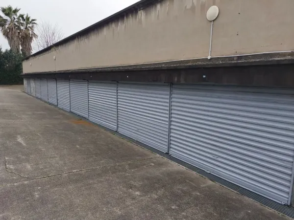 GARAGES - environ 12m² - Quartier Saint Bruno