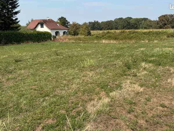Terrain 630 m² IDRON