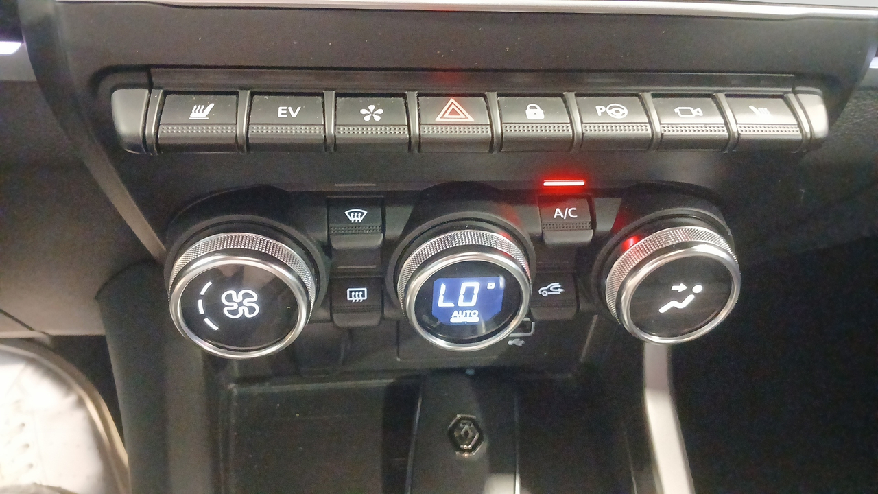 Renault Arkana E-Tech 145 - 21B — photo 18