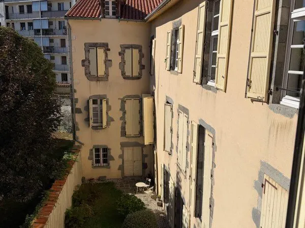 Vente Appartement Duplex 5 pièces dans un hôtel particulier d'un poète et académicien, sécurisé, au 