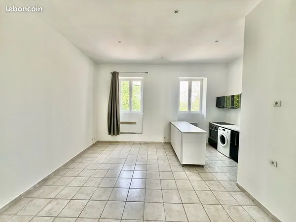 Apt T2 rénové, cuisine équipée