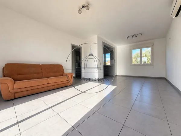 Maison de 85m2 sur un terrain de 450m2 à MEZE
