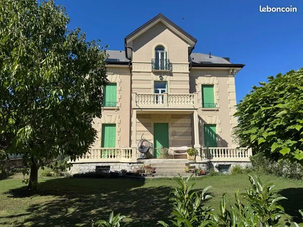 Aix-les-Bains — T5 de 113 m² en rez-de-jardin — 4 chambres — Jardin privatif 400 m² — Terrasse sud —