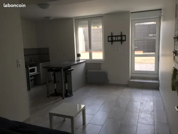 Superbe studio meublé 30 m2 avec terrasse AGEN centre