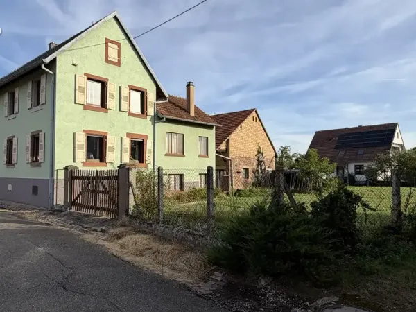 Maison familiale d'environ 140 m2 avec dépendances et grand jardin