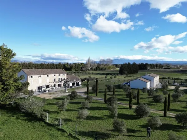 Propriété de charme sur 2 hectares - Proche Avignon