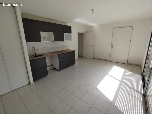 T2 43m2, 2 pièces avec terrasse à louer + parking