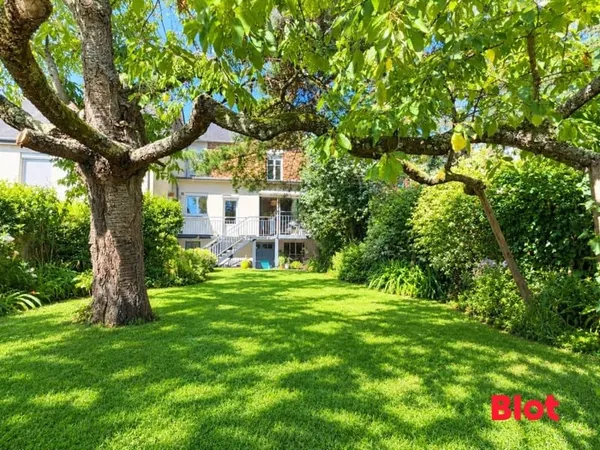 MAISON ANNEE 30 - QUARTIER SAINTE-THERESE/GARE - EXPO EST/SUD/OUEST - 4 CHAMBRES - GARAGE - JARDIN