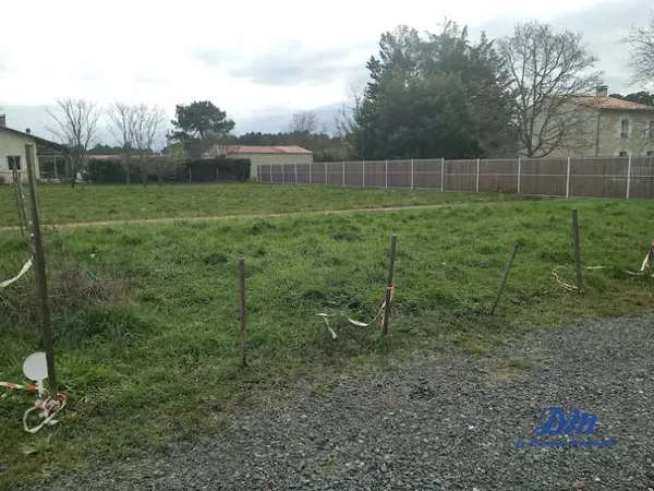 Terrain à bâtir 881 m²