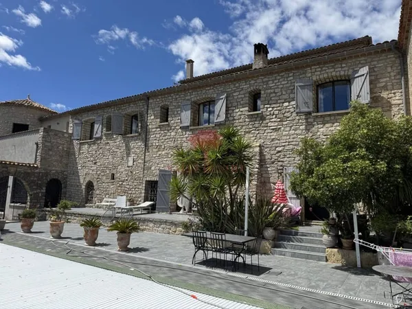 Villa 18 pièces 740 m²