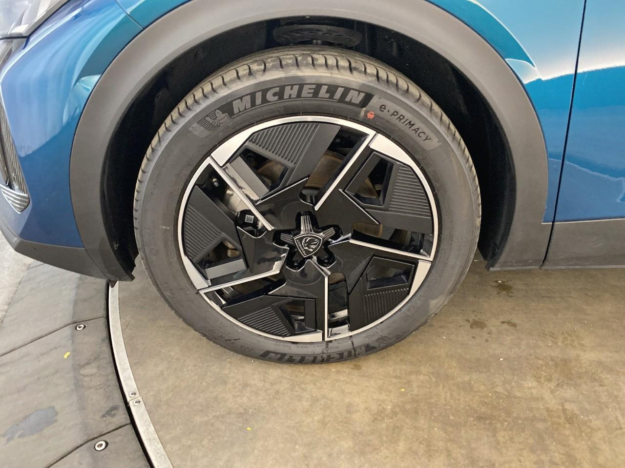 Peugeot 408 electrique 58 kwh 210 ch allure — photo 11