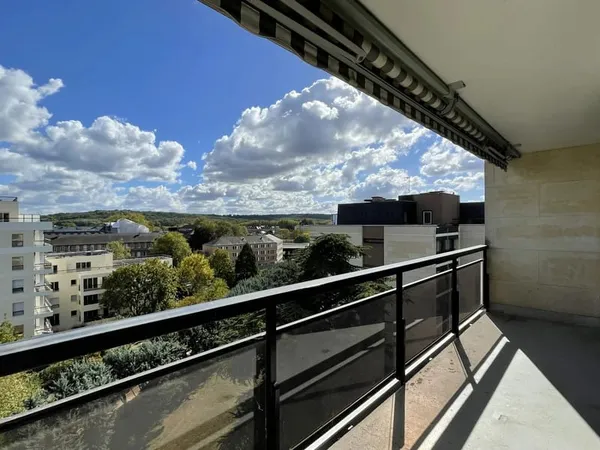 Vue panoramique pour ce T4 avec loggia dans résidence recherchée