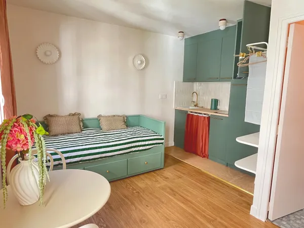 À LOUER - STUDIO MEUBLÉ DE 15 M² - PARIS 10e - CANAL SAINT-MARTIN