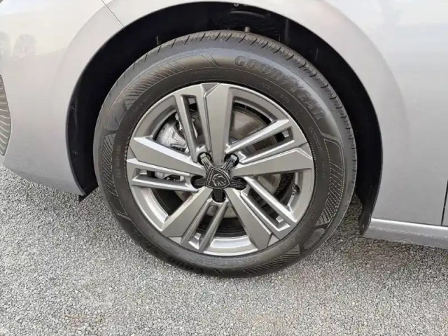 Peugeot 308 hybrid 145 e-dcs6 — photo 13