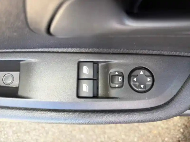 Peugeot 208 puretech 75 s&amp;s bvm5 — photo 21