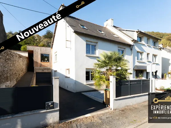 JOLIE MAISON RENOVEE ET SON JARDIN VERDOYANT