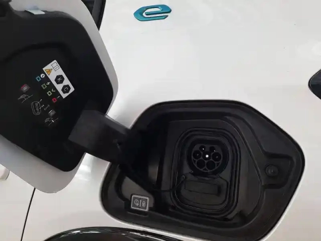 Peugeot 208 electrique 50 kwh 136ch — photo 18